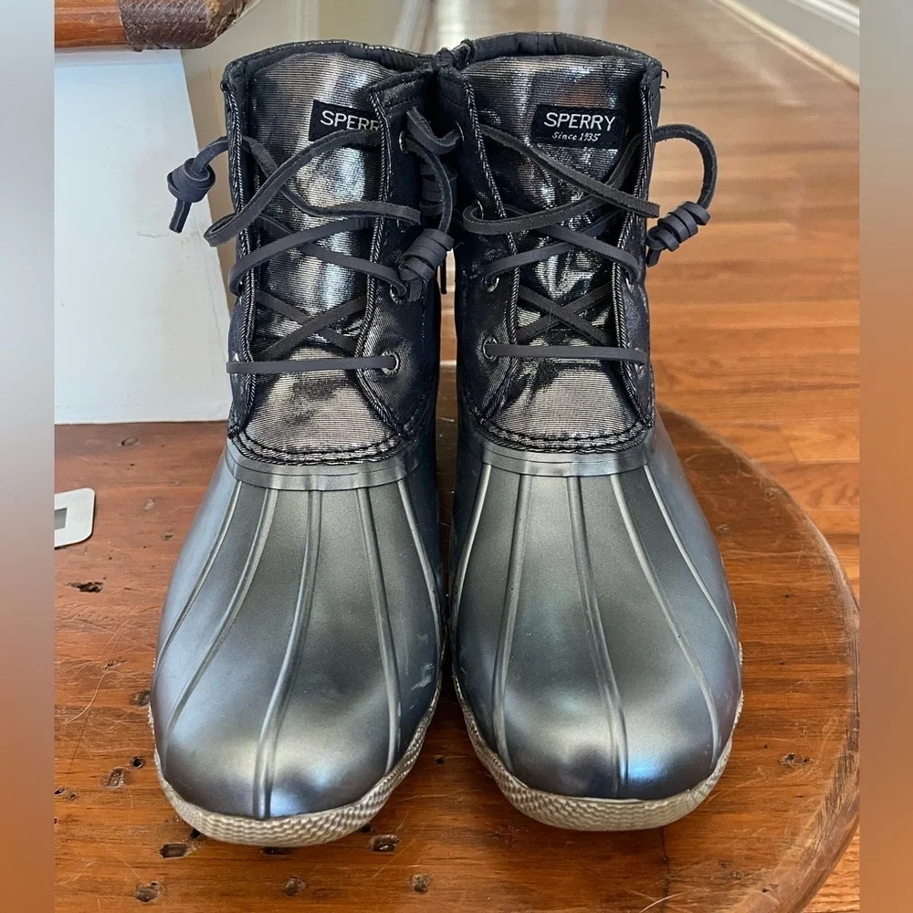Sperry Kids Metallic Blue Duck Boots, size 5, like new